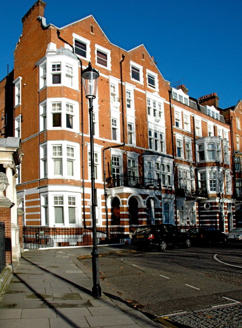 Appartment block, Embankment Gardens, Chelsea SW3 by Delissa Joseph