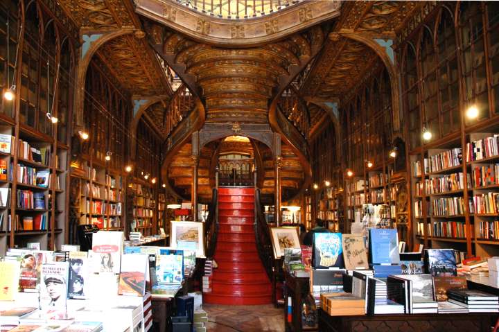 Interior viewed from entrance, Livraria Chardron, 144 Rua das Carmelitas, Porto, Portugal