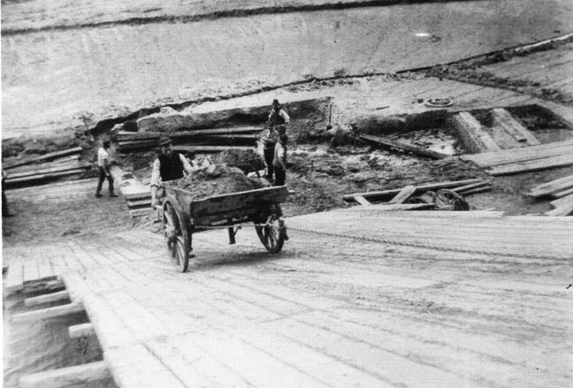 Barrow-run, Manchester Ship Canal, 1880s