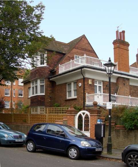 House in Bedford Park accented by white joinery