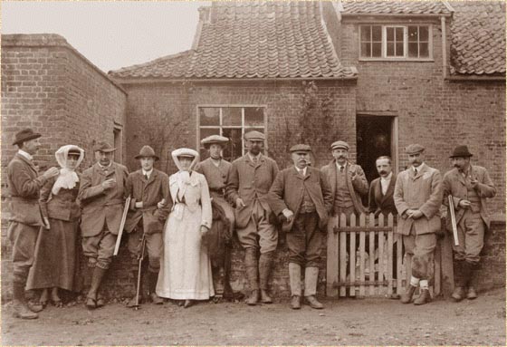 Men's and Women's informal dress Ñ A late-Victorian or Edwardian hunting party