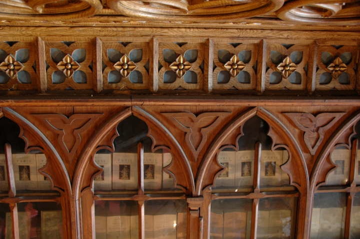 Gothic arched bookcase doors, Livraria Chardron, 144 Rua das Carmelitas, Porto, Portugal