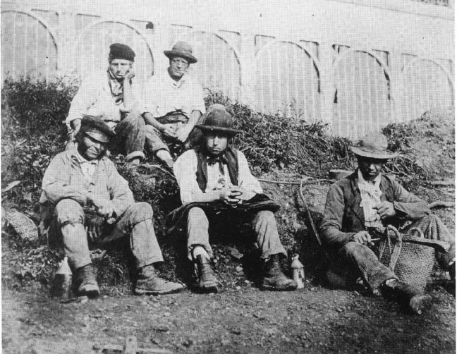 Navvies with metal tea bottles